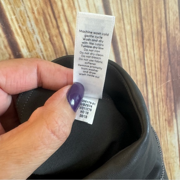 Athleta Women’s All Over Gleam Tight Faux Leather Arbor Olive Leggings Size XS - Picture 12 of 12